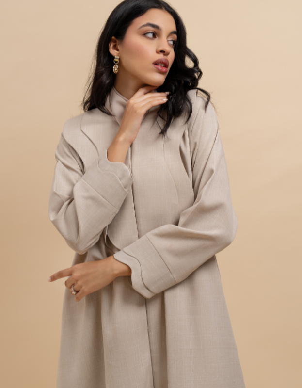 Curvey Collar 01